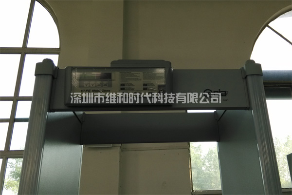 新疆烏魯木齊鐵路局8家火車站采用維和時代供應(yīng)HI-PE進(jìn)口安檢門[圖文]