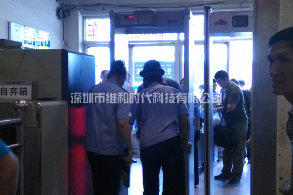 新疆烏魯木齊鐵路局8家火車站采用維和時代供應(yīng)HI-PE進(jìn)口安檢門[圖文]