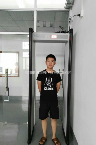 深圳大型手機制造廠采購維和時代代理的Rapiscan METOR6S進(jìn)口金屬探測安檢門[圖文]