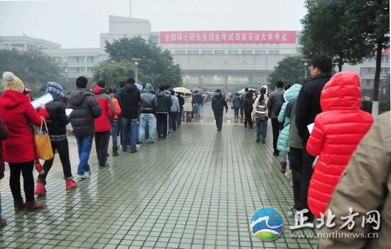 最?？紙鲎カ@12起作弊行為采用手持金屬探測儀[圖]