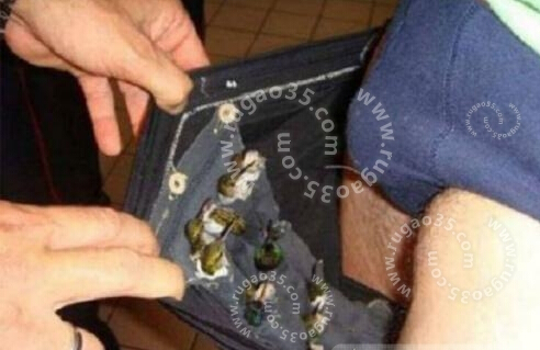 美國(guó)男子褲內(nèi)藏66只活鳥欲走私 安檢門通道遭攔截[圖]