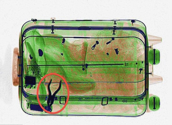 意公司揭露機(jī)場(chǎng)安檢員如何通過(guò)X光圖像辨認(rèn)違禁品