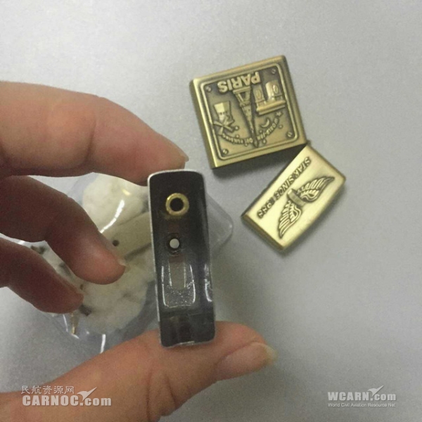 旅客將打火機(jī)“肢解”企圖混過(guò)安檢門