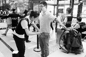 安檢門通道“擁堵”30人錯(cuò)過春秋航班(圖)