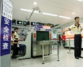 上海地鐵部分車站增設進站安檢門 重點排查違禁品