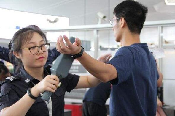 堅守空防安全，安檢門通道工作忙！