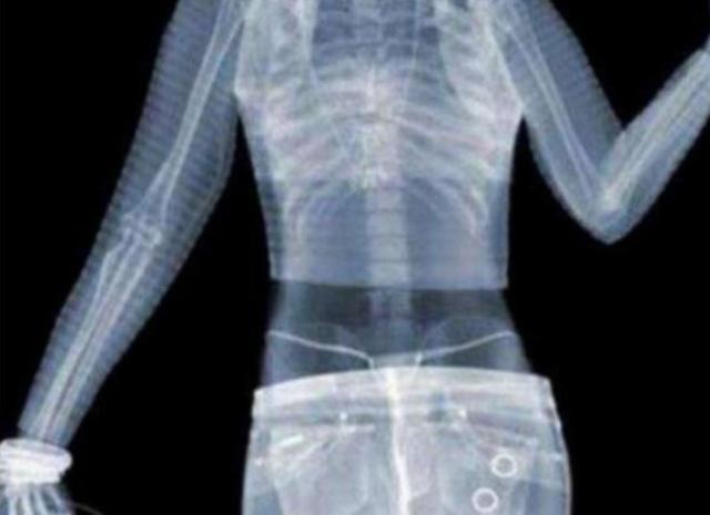 金屬探測門廠家：女生過安檢時，真的會被看到“隱私部位”嗎？