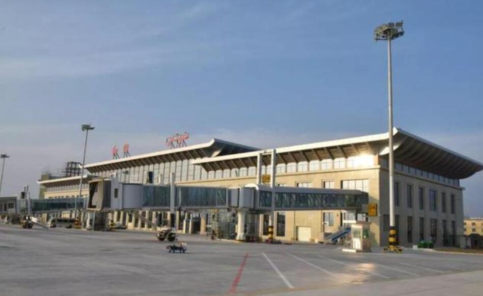 和田（于田）機場安檢門通道檢查站查獲旅客攜帶農(nóng)藥乘機事件[圖]