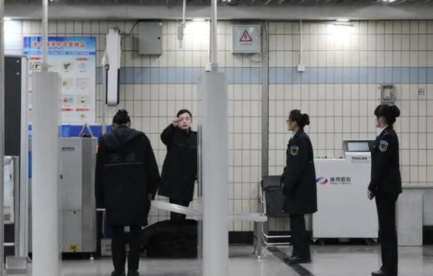 安家門廠家解答：手機(jī)安檢門對(duì)人體有輻射嗎？