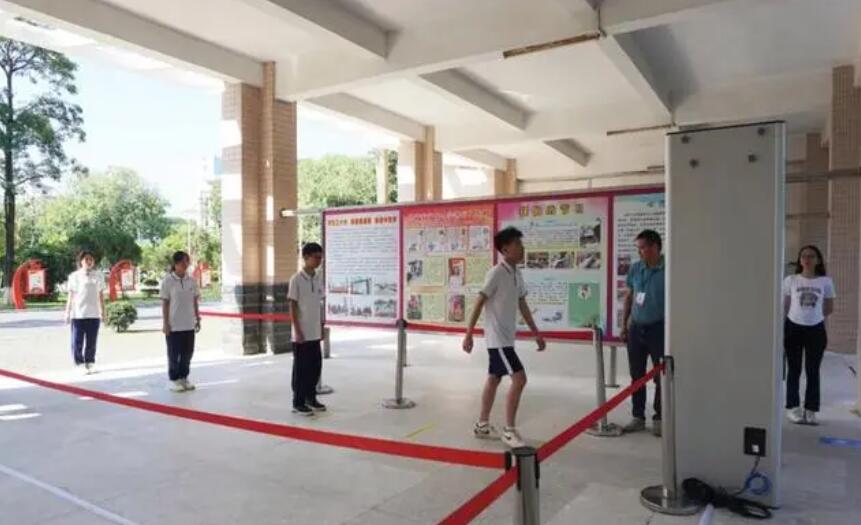 學(xué)校設(shè)置安檢門的必要性.jpg 學(xué)校設(shè)置安檢門的必要性.jpg