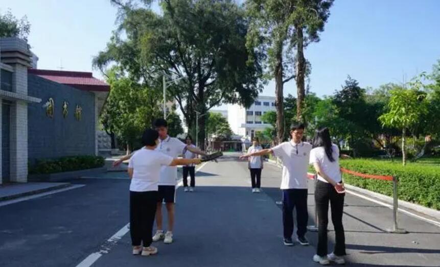 2-學(xué)校設(shè)置安檢門的必要性.jpg 2-學(xué)校設(shè)置安檢門的必要性.jpg